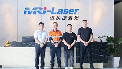 Cliente australiano visita fábrica MRJ-Laser para teste de amostra e inspeção...