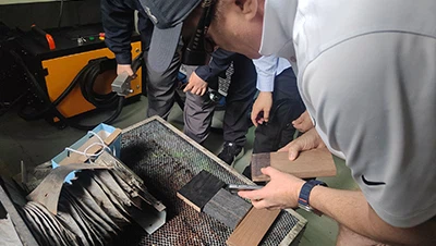 Clientes austríacos vieram a Chengdu MRJ-Laser para inspeção de fábrica em 6 ...